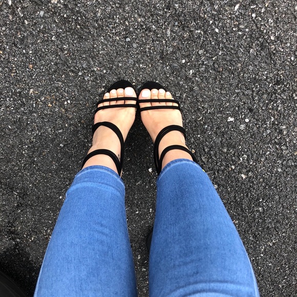 🌷Spring🌷 Black heels - Picture 2 of 8